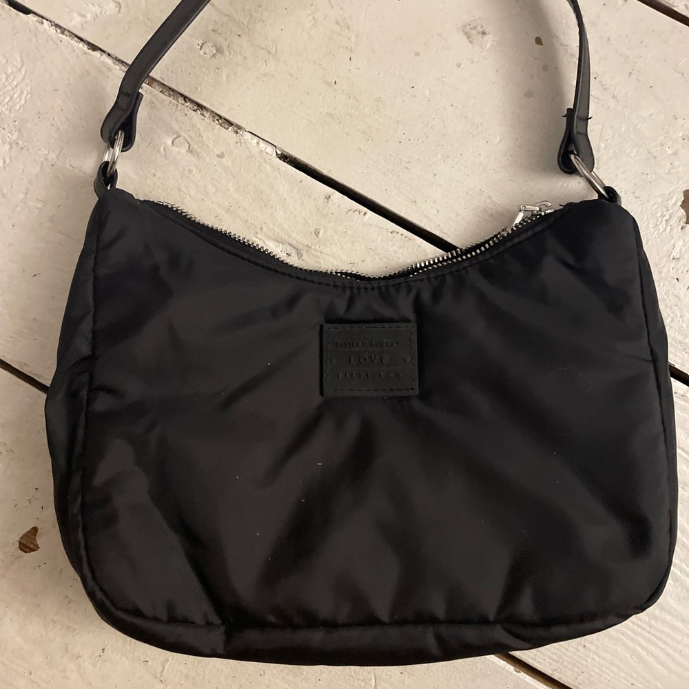 divided supply handbag c39